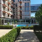 Tarsis Private Apartament サニービーチ